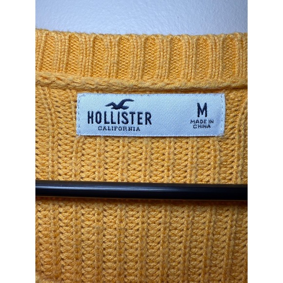 Modern Hollister Size Medium Mustard Yellow Ribbed Knit Crew Neck Sweater - Picture 2 of 8
